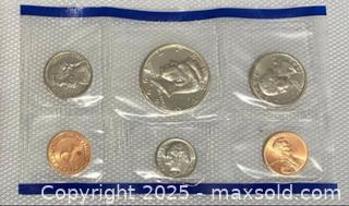 MaxSold Auction: 1992 US D/P Mint Coin Sets - Maple Shade (New Jersey, USA) SELLER MANAGED Downsizing Online Auction - Martin Avenue