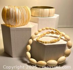 MaxSold Auction: Cream Colored Shell Jewelry & More - Maple Shade (New Jersey, USA) SELLER MANAGED Downsizing Online Auction - Martin Avenue