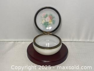 MaxSold Auction: Vintage Flower Trinket Dish/Jewelry Box - Maple Shade (New Jersey, USA) SELLER MANAGED Downsizing Online Auction - Martin Avenue