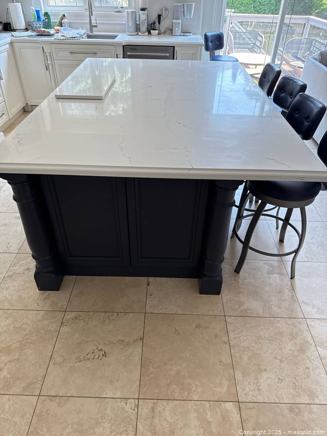 Kitchen Island with Quartz Countertop, Matte Blue Toronto