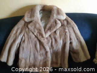 MaxSold Auction: VINTAGE CARMEL MINK FUR SHORT COAT - Ottawa (Ontario, Canada) SELLER MANAGED Downsizing Online Auction - Maxime St.
