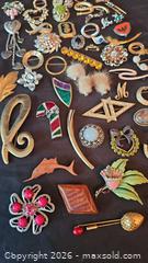 MaxSold Auction: Assorted Vintage Brooches and Pins - Kingston (Ontario, Canada) SELLER MANAGED Downsizing Online Auction - Glenview Avenue