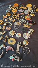 MaxSold Auction: Vintage Costume Jewelry Brooches and Pins - Kingston (Ontario, Canada) SELLER MANAGED Downsizing Online Auction - Glenview Avenue