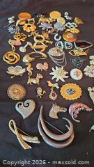 MaxSold Auction: Vintage Costume Jewelry Brooches and Pins - Kingston (Ontario, Canada) SELLER MANAGED Downsizing Online Auction - Glenview Avenue