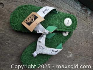 MaxSold Auction: 2 pairs of sandals - Gananoque (Ontario, Canada) SELLER MANAGED Downsizing Online Auction -  Highway 2 West(STORAGE)                      