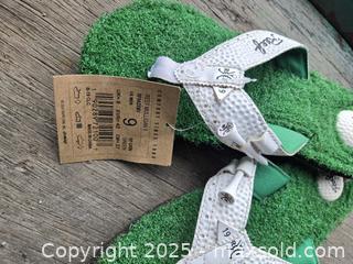 MaxSold Auction: 2 pairs of sandals - Gananoque (Ontario, Canada) SELLER MANAGED Downsizing Online Auction -  Highway 2 West(STORAGE)                      