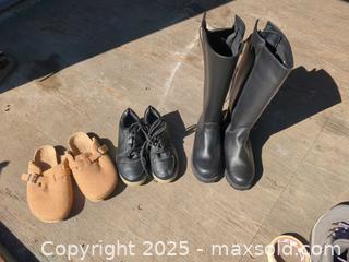 MaxSold Auction: 3 pairs of footwear  - Gananoque (Ontario, Canada) SELLER MANAGED Downsizing Online Auction -  Highway 2 West(STORAGE)                      