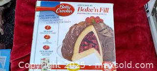 MaxSold Auction: Betty Crocker Bake 'n Fill 4-Piece Cake Baking Set - Gananoque (Ontario, Canada) SELLER MANAGED Downsizing Online Auction -  Highway 2 West(STORAGE)                      