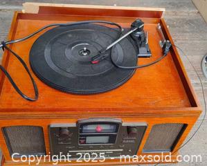 MaxSold Auction: Crosley Portable Turntable in Wood-Grain Case - Gananoque (Ontario, Canada) SELLER MANAGED Downsizing Online Auction -  Highway 2 West(STORAGE)                      
