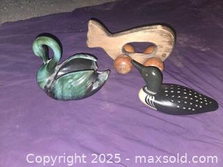 MaxSold Auction: Decorations - Gananoque (Ontario, Canada) SELLER MANAGED Downsizing Online Auction -  Highway 2 West(STORAGE)                      