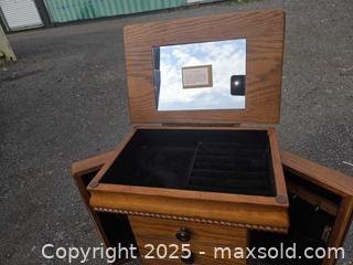 MaxSold Auction: Jewelery Box - Gananoque (Ontario, Canada) SELLER MANAGED Downsizing Online Auction -  Highway 2 West(STORAGE)                      