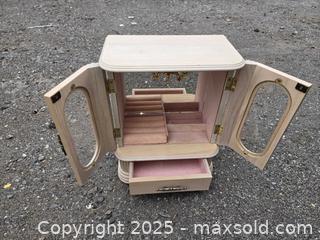 MaxSold Auction: Jewelry Box - Gananoque (Ontario, Canada) SELLER MANAGED Downsizing Online Auction -  Highway 2 West(STORAGE)                      