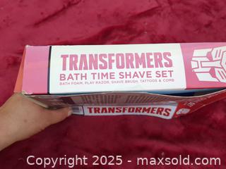 MaxSold Auction: Transformers Autobot Bath Time Shave Set with Accessories - Gananoque (Ontario, Canada) SELLER MANAGED Downsizing Online Auction -  Highway 2 West(STORAGE)                      