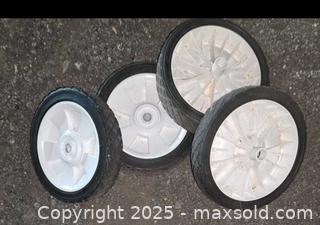 MaxSold Auction: Wheels and Skies for a Wagon - Gananoque (Ontario, Canada) SELLER MANAGED Downsizing Online Auction -  Highway 2 West(STORAGE)                      