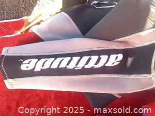 MaxSold Auction: XL Neoprene Full Wetsuit, Life Jacket – Black & Light Grey ,life jacket  - Gananoque (Ontario, Canada) SELLER MANAGED Downsizing Online Auction -  Highway 2 West(STORAGE)                      