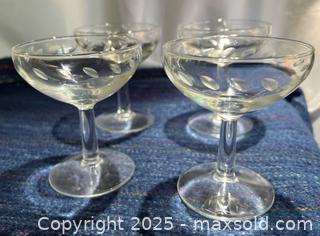MaxSold Auction: 4 Vintage champagne coupes / dessert glasses - London (Ontario, Canada) SELLER MANAGED Downsizing Online Auction -  Charlotte Street