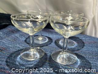 MaxSold Auction: 4 Vintage champagne coupes / dessert glasses - London (Ontario, Canada) SELLER MANAGED Downsizing Online Auction -  Charlotte Street