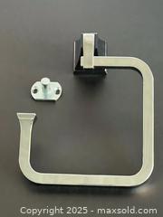 MaxSold Auction: Chrome towel hanger  - London (Ontario, Canada) SELLER MANAGED Downsizing Online Auction -  Charlotte Street