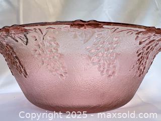 MaxSold Auction: Vintage Pink Depression Glass Bowl with Grapevine Motif - London (Ontario, Canada) SELLER MANAGED Downsizing Online Auction -  Charlotte Street