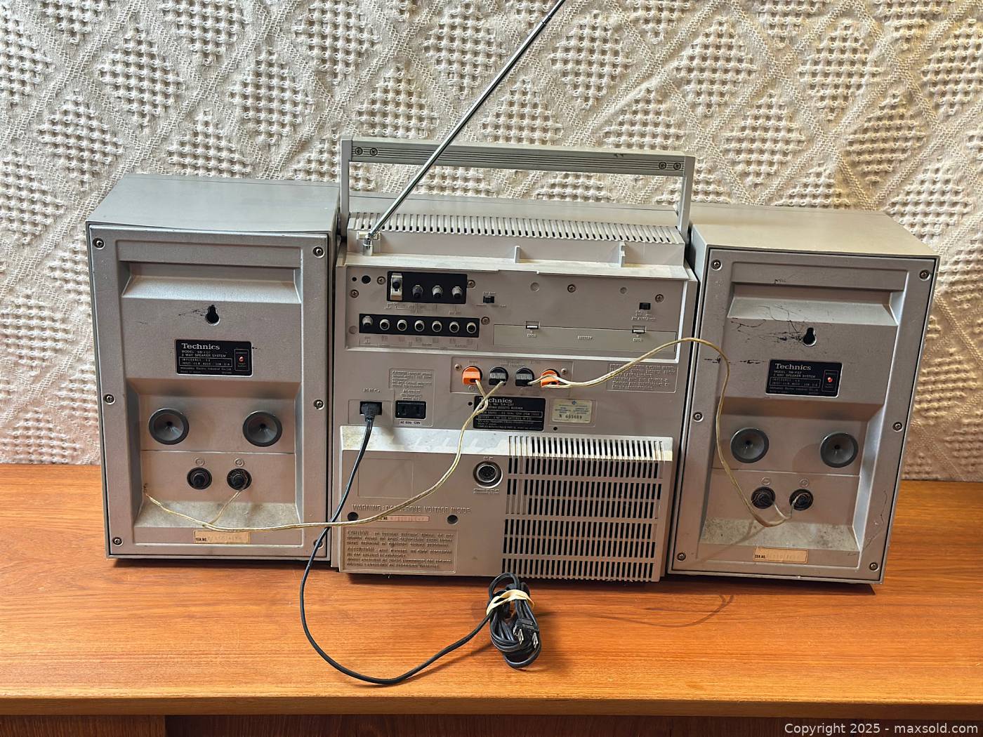 Vintage 1980s Technics SA-C07 AM/FM Cassette Stereo System with SB