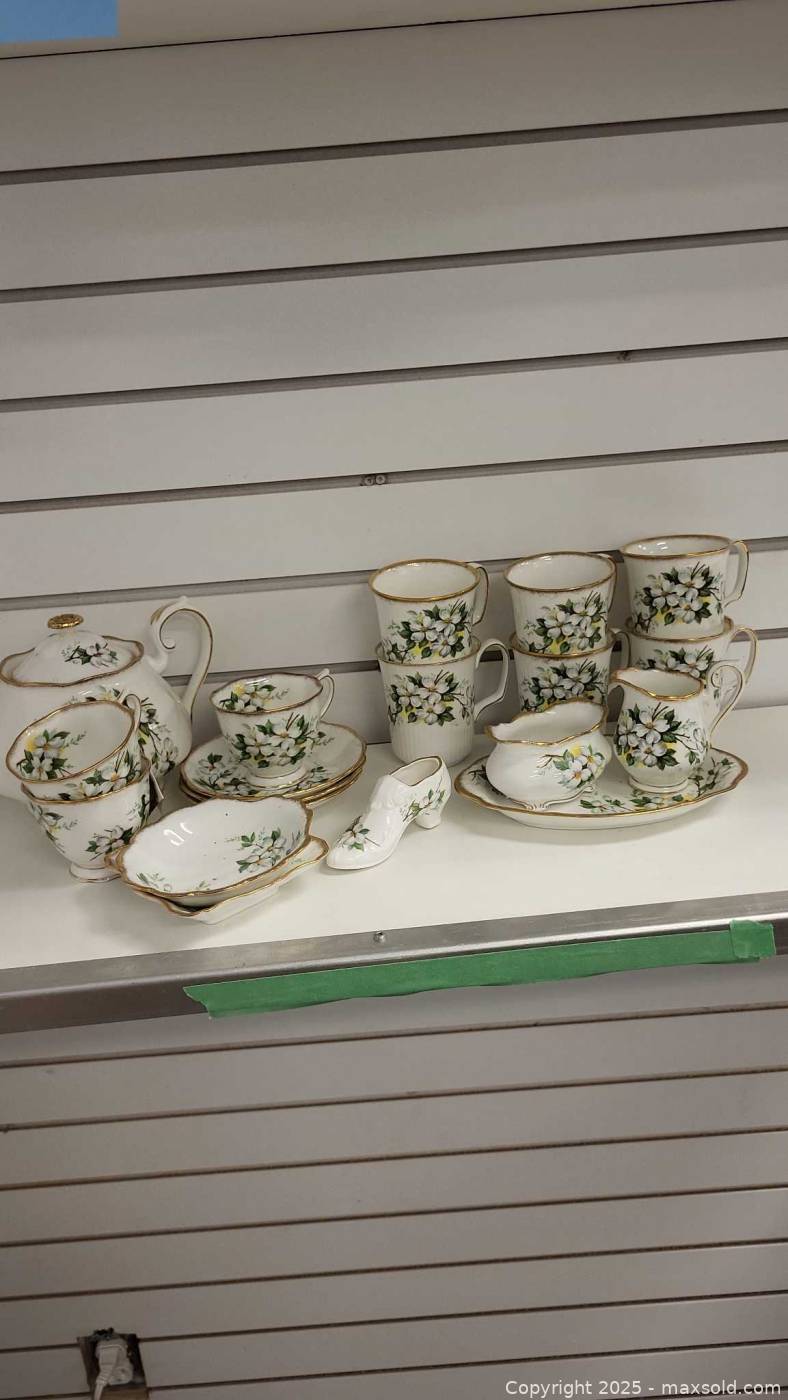 Royal Albert White Dogwood bone china tea set Maxsold
