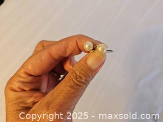 MaxSold Auction: Two Pairs of 14K White Gold Earrings - Russell (Ontario, Canada) SELLER MANAGED Downsizing Online Auction - George Street