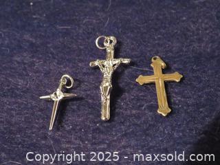 MaxSold Auction: **Crosses** - Colorado Springs (Colorado, USA) SELLER MANAGED Estate Sale Online Auction - Mcnichols Court (CONDO)                  