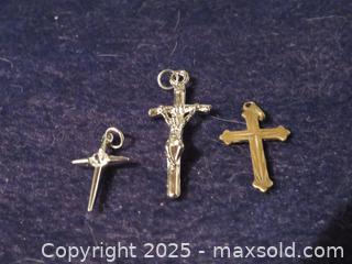 MaxSold Auction: **Crosses** - Colorado Springs (Colorado, USA) SELLER MANAGED Estate Sale Online Auction - Mcnichols Court (CONDO)                  