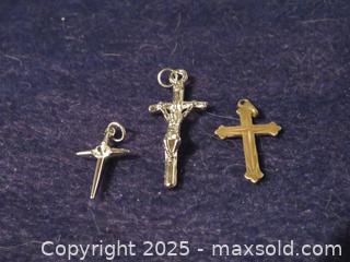 MaxSold Auction: **Crosses** - Colorado Springs (Colorado, USA) SELLER MANAGED Estate Sale Online Auction - Mcnichols Court (CONDO)                  