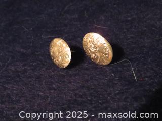 MaxSold Auction: **Vintage Gold Earrings**  - Colorado Springs (Colorado, USA) SELLER MANAGED Estate Sale Online Auction - Mcnichols Court (CONDO)                  