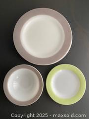 MaxSold Auction: Vintage Pyrex Milk Glass Dishes -  Lot of 5 Pieces - Hamilton (Ontario, Canada) SELLER MANAGED Downsizing Online Auction - Napier Street