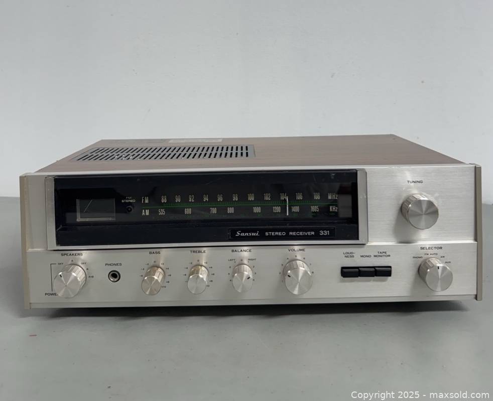 Luxman G-11 graphic frequency equalizer | Maxsold