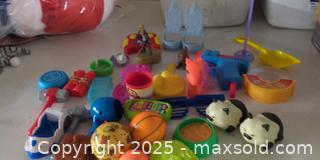 MaxSold Auction: Lot of Assorted Small Toys: Figures, Vehicles & Accessories - Plainville (Massachusetts, USA) SELLER MANAGED Downsizing Online Auction -  West Bacon Street