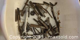MaxSold Auction: Lot of Taps, Dies and Tap/Die Accessories (25–35 pcs) - Plainville (Massachusetts, USA) SELLER MANAGED Downsizing Online Auction -  West Bacon Street