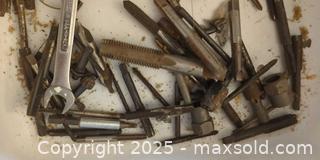 MaxSold Auction: Lot of Taps, Dies and Tap/Die Accessories (25–35 pcs) - Plainville (Massachusetts, USA) SELLER MANAGED Downsizing Online Auction -  West Bacon Street