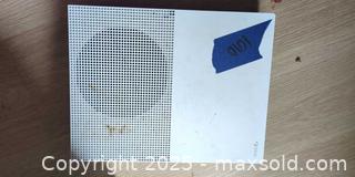 MaxSold Auction: Microsoft Xbox One S Console - White Top, Black Base - Plainville (Massachusetts, USA) SELLER MANAGED Downsizing Online Auction -  West Bacon Street