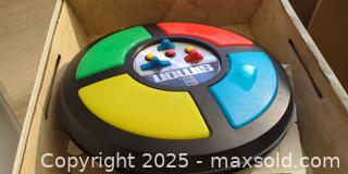 MaxSold Auction: Milton Bradley Simon Electronic Memory Game (Boxed) - Plainville (Massachusetts, USA) SELLER MANAGED Downsizing Online Auction -  West Bacon Street