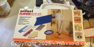 MaxSold Auction: scünci floor mop kit Microfiber Swivel Floor Mop - Plainville (Massachusetts, USA) SELLER MANAGED Downsizing Online Auction -  West Bacon Street