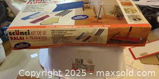 MaxSold Auction: scünci floor mop kit Microfiber Swivel Floor Mop - Plainville (Massachusetts, USA) SELLER MANAGED Downsizing Online Auction -  West Bacon Street
