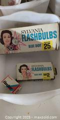 MaxSold Auction: Sylvania Blue Dot Vintage Flashbulbs Lot (various sizes) - Plainville (Massachusetts, USA) SELLER MANAGED Downsizing Online Auction -  West Bacon Street