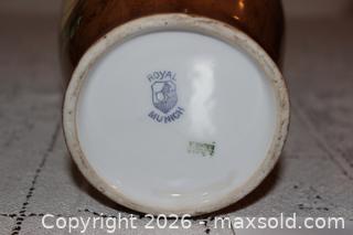 MaxSold Auction: Coco Pot - Vintage Royal Munich Z.S. & Co. Bavaria, hand painted fruit & wood. Perfect condition. Circa 1900-1940  - Kawartha Lakes (Ontario, Canada) SELLER MANAGED Estate Sale Online Auction - Evergreen Street