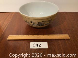 MaxSold Auction: Pyrex 2.5 qt, No. 403 Homestead Tan Blue Nesting bowl - Kawartha Lakes (Ontario, Canada) SELLER MANAGED Estate Sale Online Auction - Evergreen Street