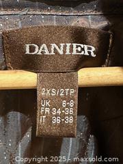 MaxSold Auction: Danier Brown Leather Women&#39;s Jacket - Removable Faux Fur Collar &#38; Lining - Size 2XS  - Toronto (Ontario, Canada) SELLER MANAGED Downsizing Online Auction - Logan Avenue