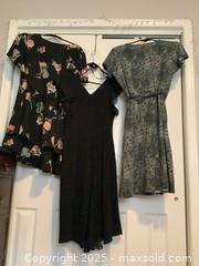 MaxSold Auction: Ladies Dress Lot - Hamilton (Ontario, Canada) SELLER MANAGED Downsizing Online Auction -  Sidney Crescent