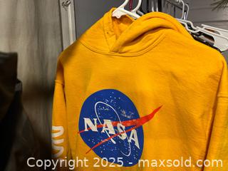 MaxSold Auction: Small Men’s Outdoor Clothing  - Denver (Colorado, USA) SELLER MANAGED Moving Online Auction -  N. Downing