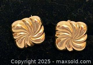 MaxSold Auction: 14Karat Gold Vintage Pierced Earrings - Chelmsford (Massachusetts, USA) SELLER MANAGED Downsizing Online Auction - Bridge Street