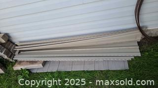 MaxSold Auction: Beige/Tan Vinyl (PVC) Siding Panels - Horizontal Lap - Loyalist (Ontario, Canada) SELLER MANAGED Downsizing Online Auction - Main Street