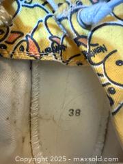 MaxSold Auction: Duck shoes Size 7 - Barrie (Ontario, Canada) SELLER MANAGED Downsizing Online Auction -  Springdale Drive