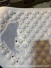 MaxSold Auction: Gray-Blue Non-Slip Rubber Bathtub/Shower Mat, 13 x 27 in - Barrie (Ontario, Canada) SELLER MANAGED Downsizing Online Auction -  Springdale Drive