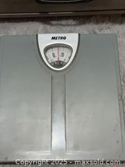 MaxSold Auction: Metro/Taylor Products Scale, Stamped Metal, White Enamel Finish - Barrie (Ontario, Canada) SELLER MANAGED Downsizing Online Auction -  Springdale Drive